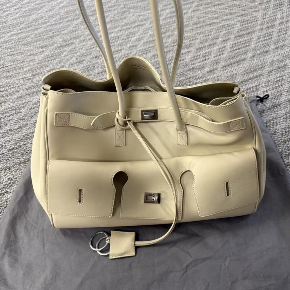 Balenciaga Cream Tote with Structured Design and Minimalist Elegance